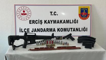 Erciş'te Bir Mahallede Silah Ele Geçirildi