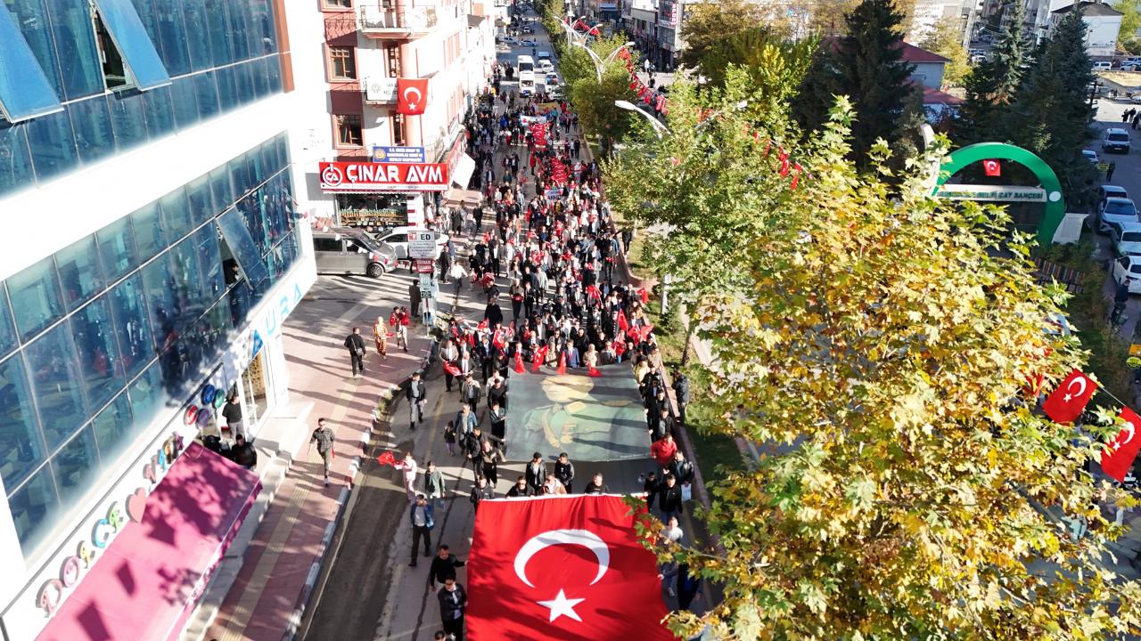 Erciş'te Cumhuriyet'in 102. Yıl Dönümü Coşkuyla Kutlandı