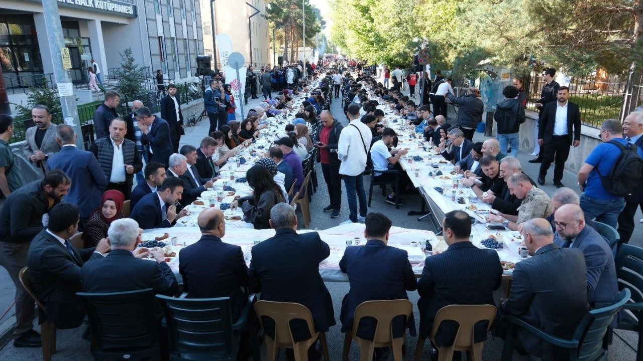 Erzincan&#039;da üniversite öğrencilerine hoş geldiniz kahvaltısı