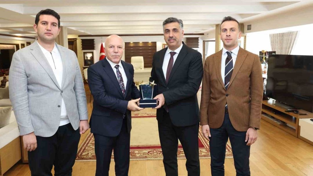 Erzurum Büyükşehir Belediyesi’nin &quot;Sıfır Atık Kafe Ve Otobüs Durağı Projesi&quot; Türkiye birincisi oldu