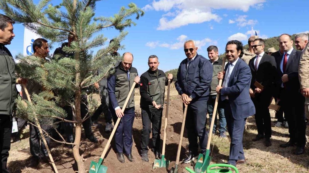 Erzurum Oltu’da 5 bin fidan toprakla buluştu