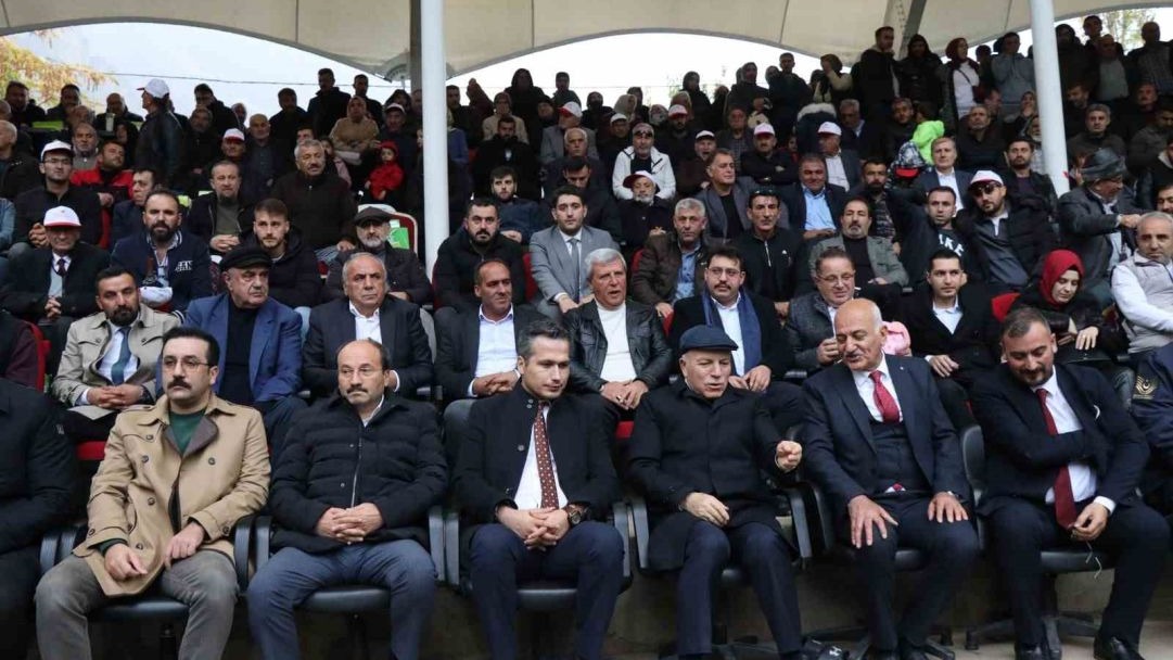 Erzurum’da 102’incisi yapılan Uzundere Karakucak Güreşleri büyük heyecan yaşattı