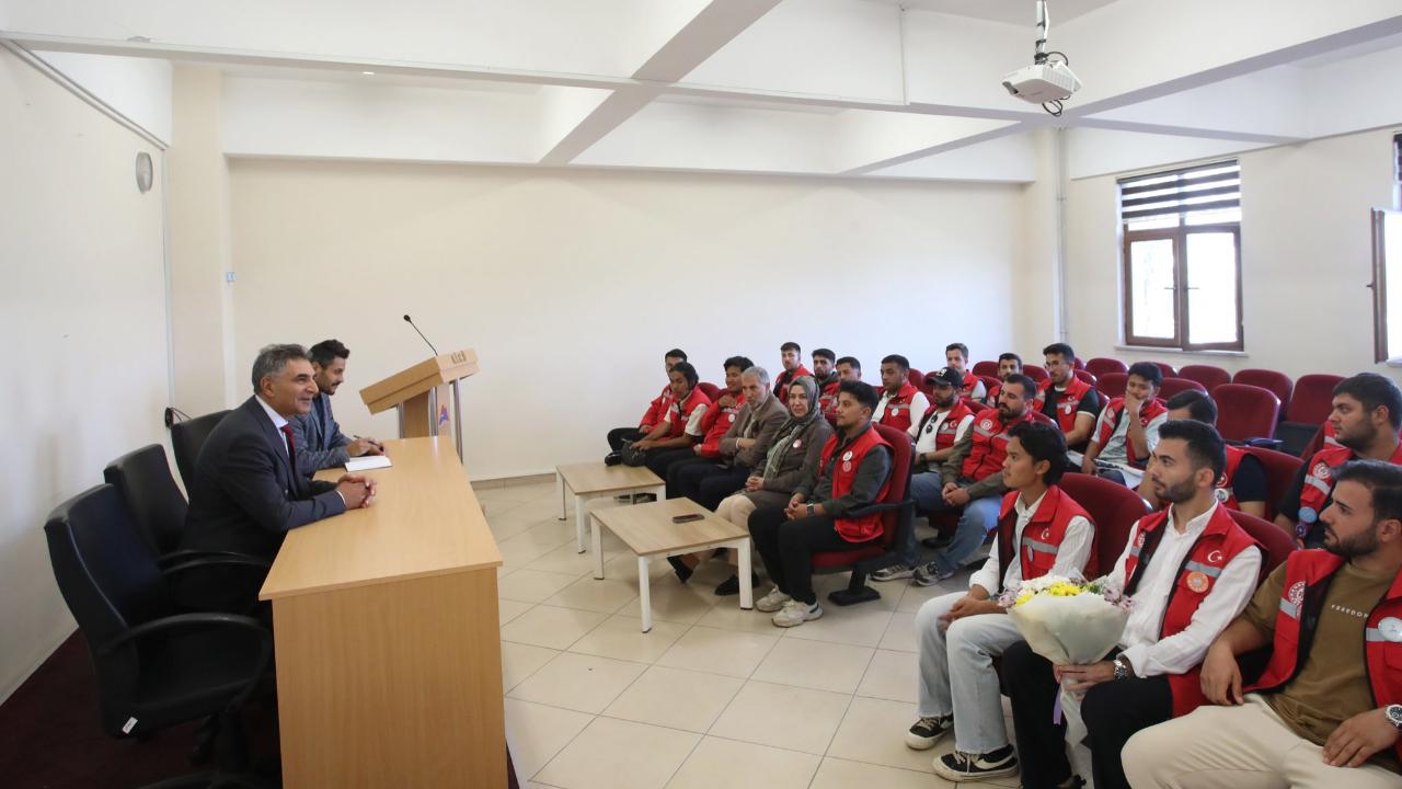 Gönüllü Gençler “Damla Hareketi” Kapsamında AİÇÜ’de Buluştu