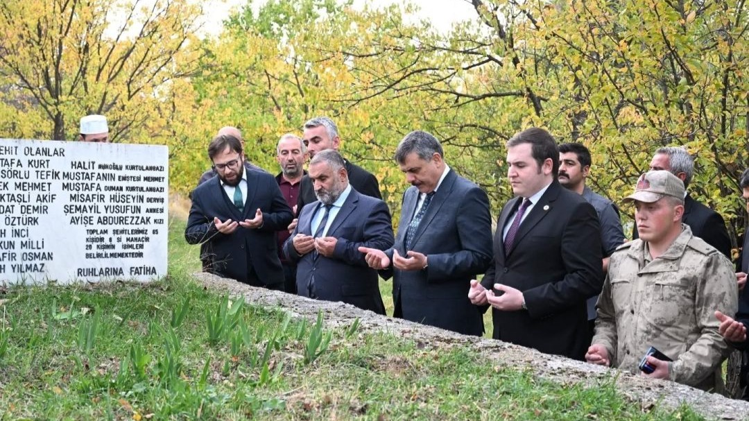 İspir’deki heyelan bölgesine kaya tahkimatı  yapılıyor