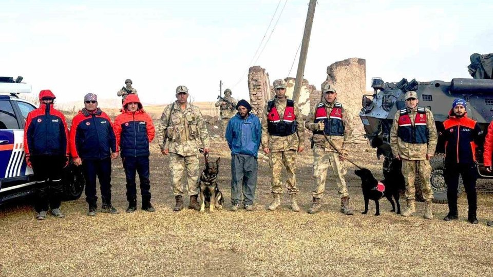 Jandarma Van’da kaybolan şahsı bulup ailesine teslim etti