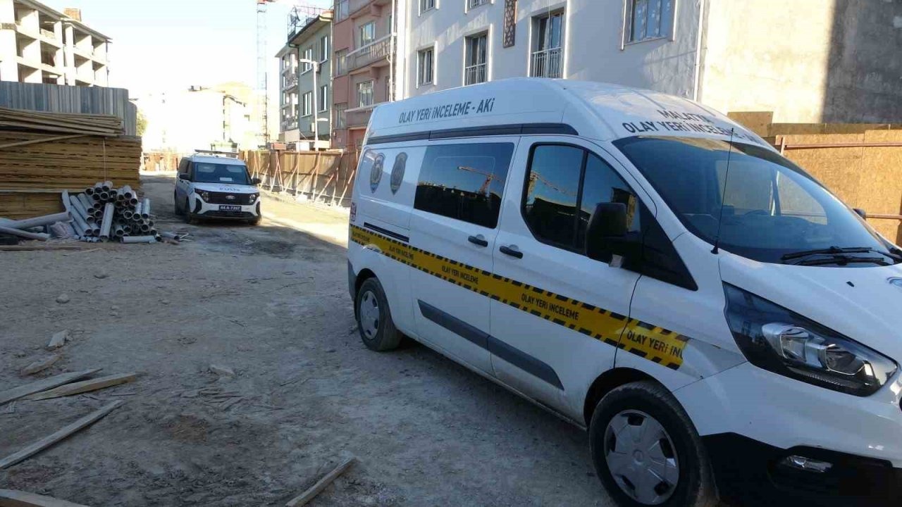 Malatya&#039;da İnşaatta asansör boşluğuna düşen işçi yaralandı