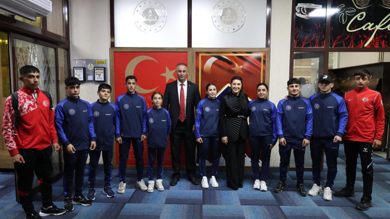 Milletvekili Ruken Kilerci, Ağrılı Milli Sporcularla Buluştu