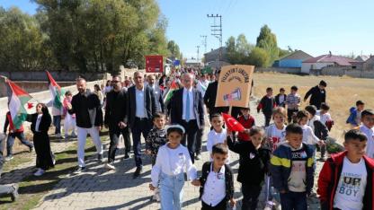Minik yüreklerden Gazze’ye umut yürüyüşü