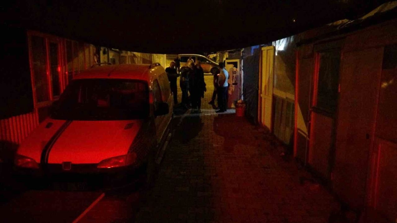 Misafirliğe gitti, tuvalette silahlı saldırıya uğradı