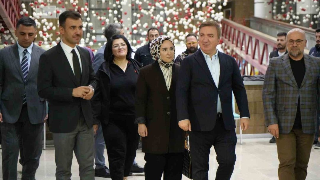 Mukaddes emanetleri görmek isteyenler soluğu bu sergide aldı