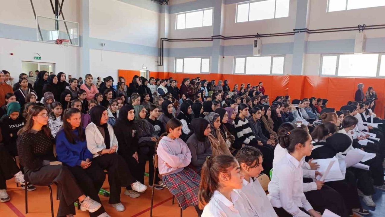 Muradiye’de imam hatip okullarının 74. kuruluş yıl dönümü kutlandı