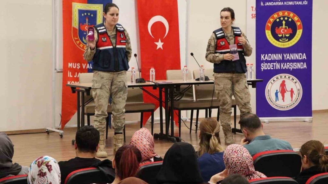 Muş’ta 160 üniversite öğrencisine KADES uygulaması anlatıldı