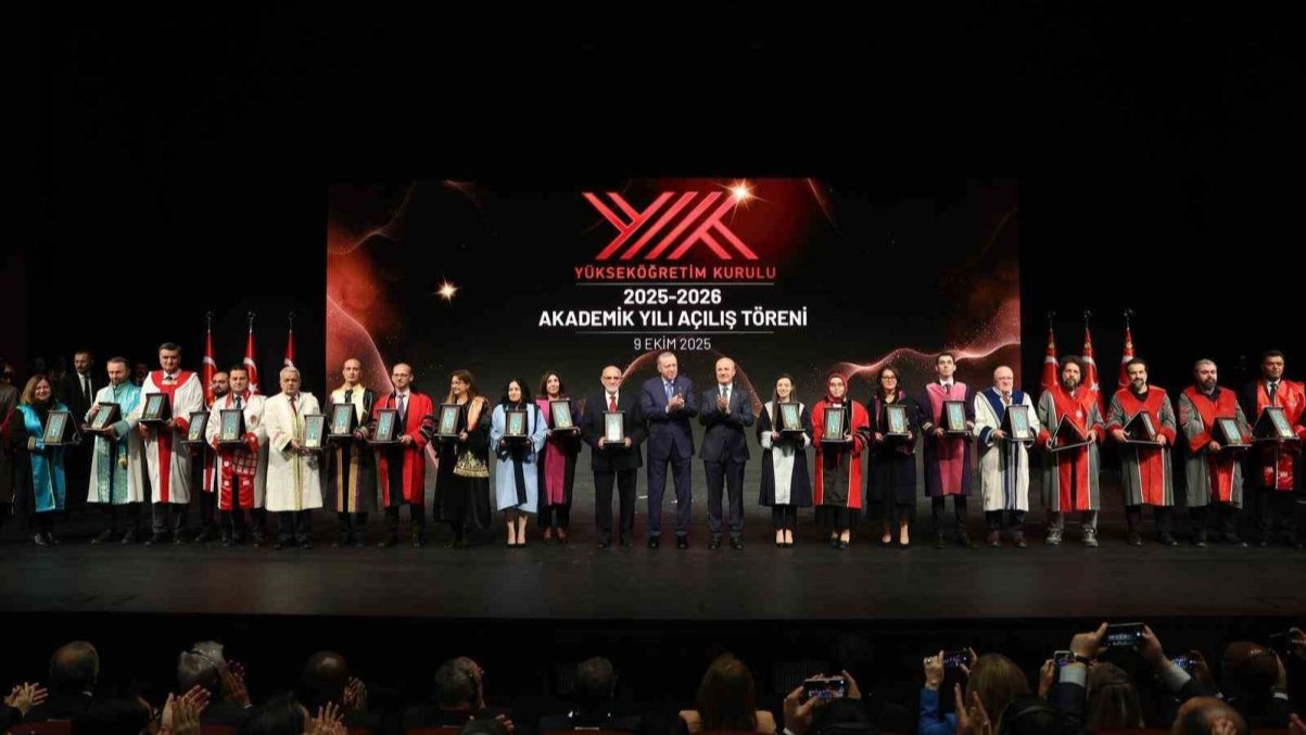 Prof. Dr. Nasrullah Hacımüftüoğlu’na özel ödül