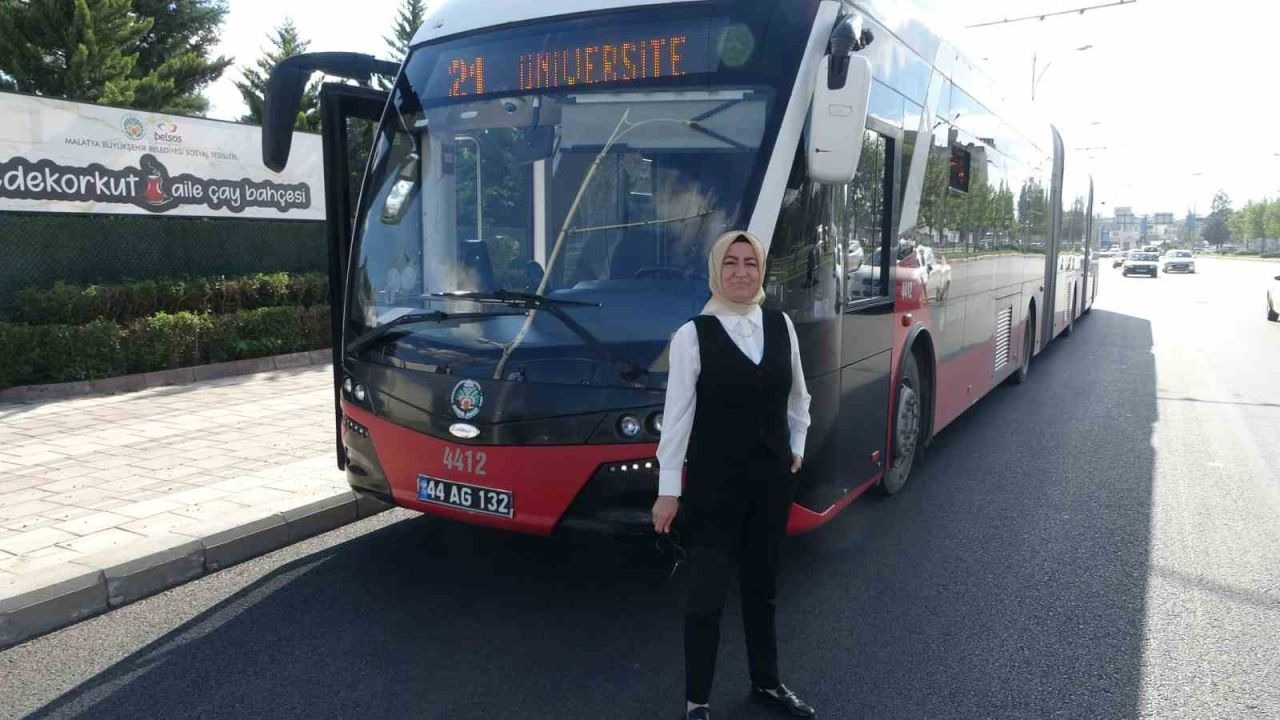 Sultan Geleri, &quot;Kızlardan şoför olmaz&quot; dediler şimdi trambüsle yolların tozunu alıyor