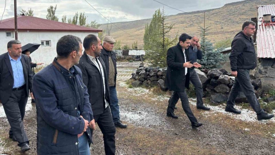 Susuz Kaymakamı Tutal, köy köy dolaşıyor