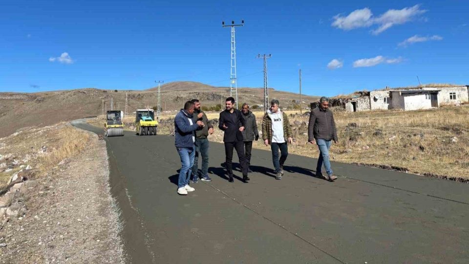 Susuz’da köy yolları beton oluyor