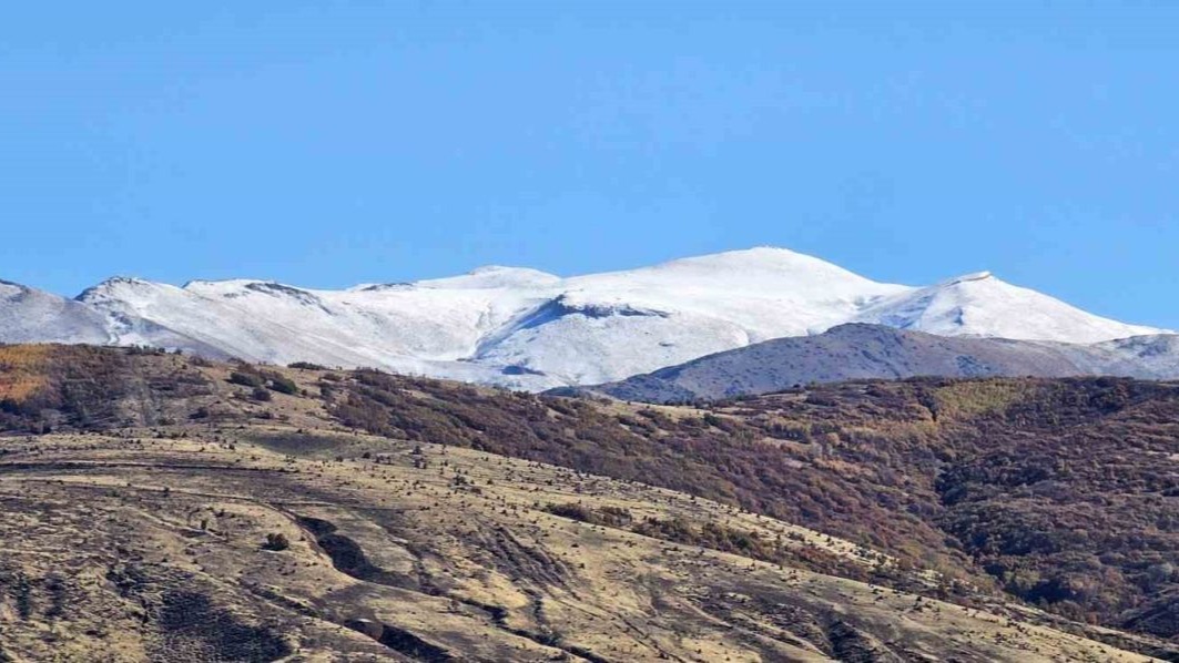 Tatvan’ın yüksek kesimleri beyaza büründü