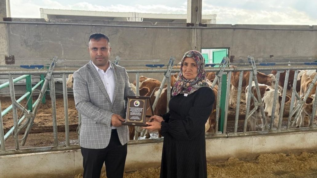 TOBB Malatya Genç girişimciler kurulu tarafından kadın girişimci Hafure Adak’a plaket