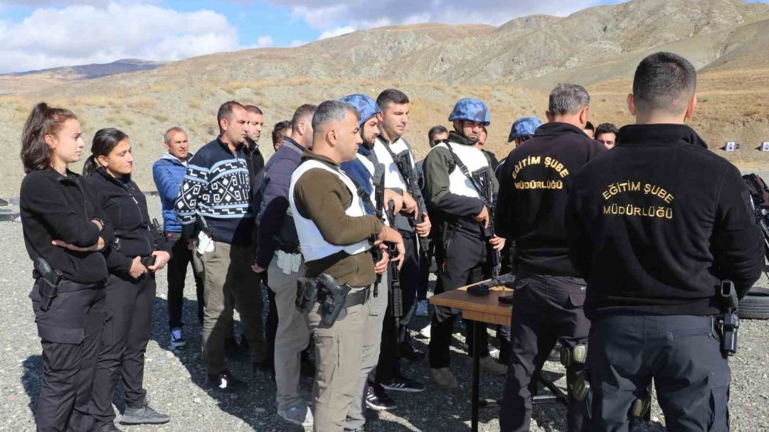 Türk polisi zoru başarıyor: Sis, karanlık fark etmiyor hedef 12’den