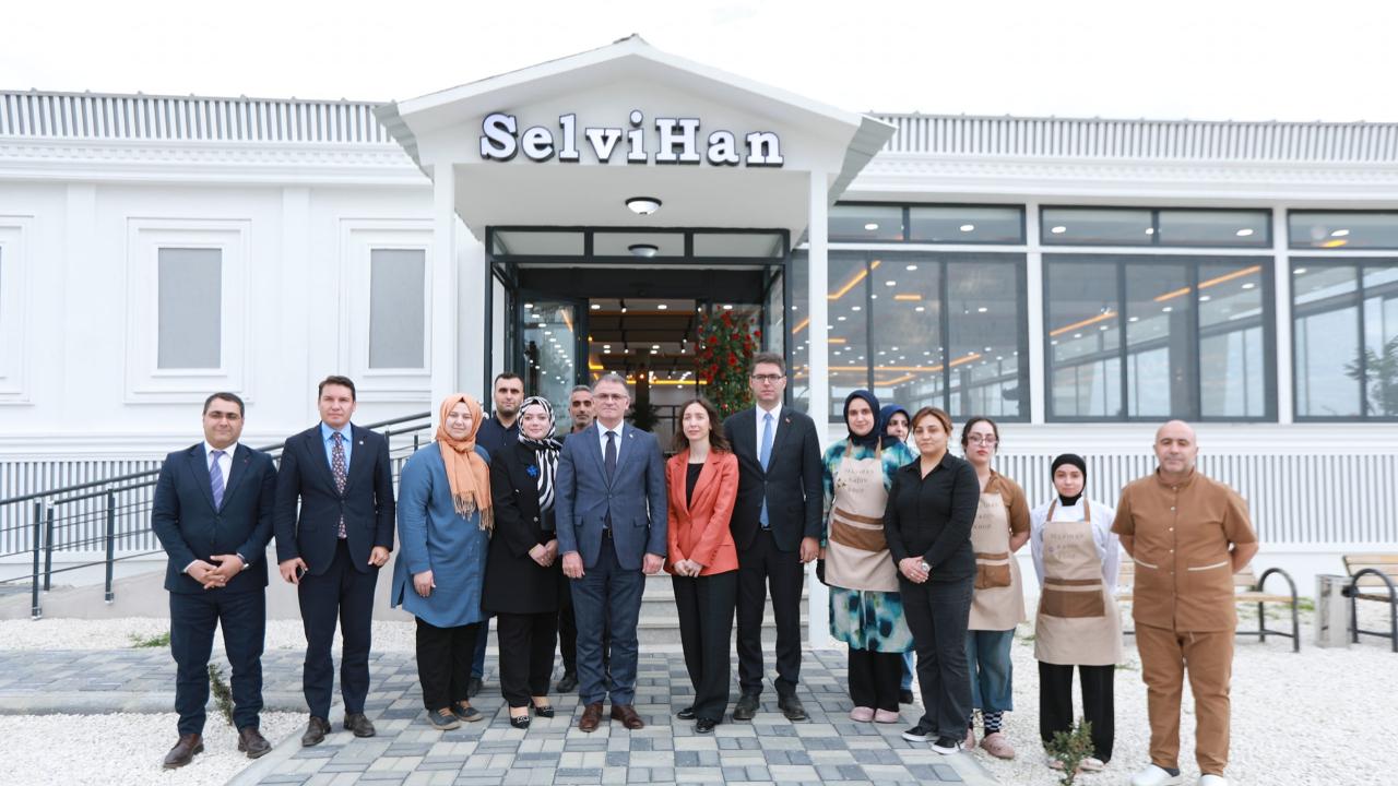 Van Valisi Balcı Erciş Selvihan Kadın Kooperatifini Ziyaret Etti
