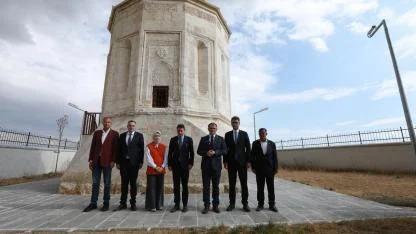 Van Valisi Ozan Balcı Zortul Kümbetini Ziyaret Etti