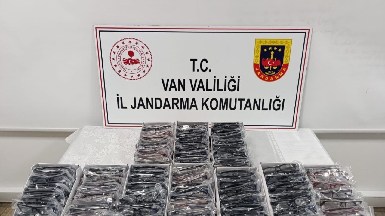 Van’da 150 bin lira değerinde kaçak 250 adet gözlük ele geçirildi