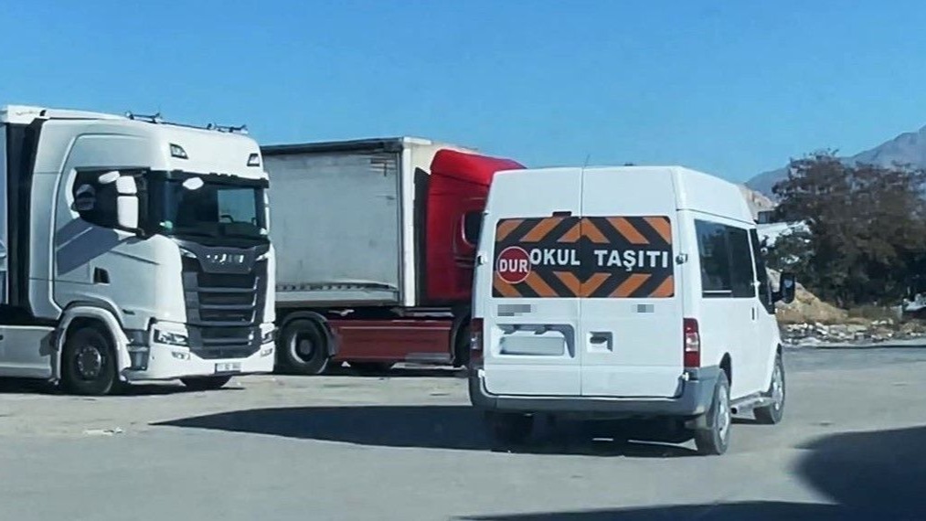 Van’da ’okul taşıtı’ yazan araçta 35 kilo metamfetamin ele geçirildi