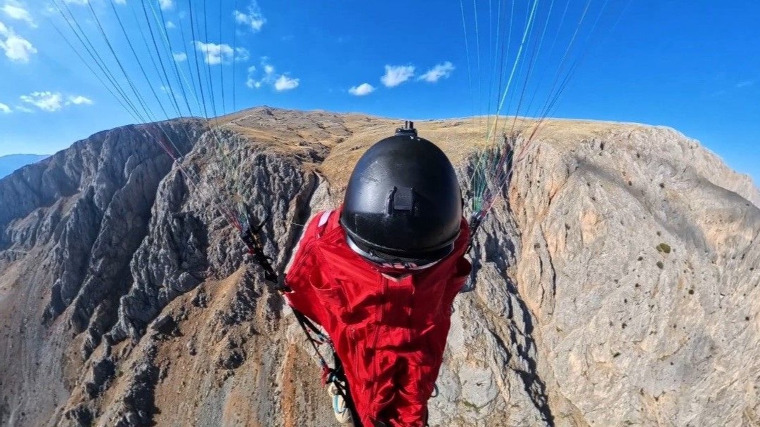 Yarasa Adam’dan nefes kesen atlama!