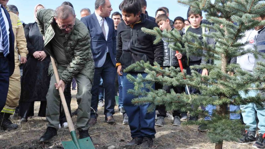 5 bin 500 fidan toprakla buluştu