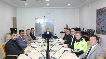 Kars’ta Karayolları Trafik Levhalarının Sadeleştirilmesi Komisyonu Toplantısı yapıldı