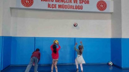 Muaş Varto’da voleybol kursuna yoğun ilgi