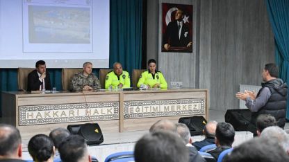 Hakkari Emniyet Müdürü Ayata, şoför esnafıyla bir araya geldi