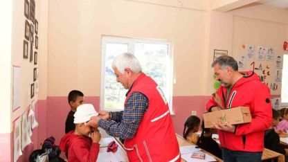 Türk Kızılay Van Şubesi’nden Çatak’taki öğrencilere anlamlı destek