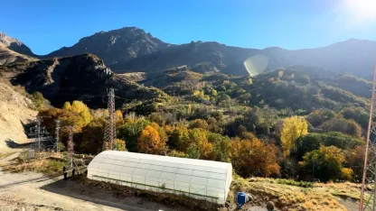 Hakkari'de "Köye Dönüş" projesi çerçevesinde kurulan seralar sayesinde, boşaltılan köyler yeniden hayat buldu