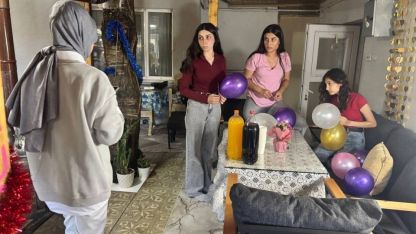 Erzincanlı gençlerden down sendromlu kardeşlere yürek ısıtan doğum günü sürprizi