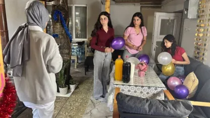 Erzincanlı gençlerden down sendromlu kardeşlere yürek ısıtan doğum günü sürprizi