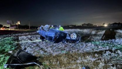 Takla atan otomobilde 2 kişi yaralandı