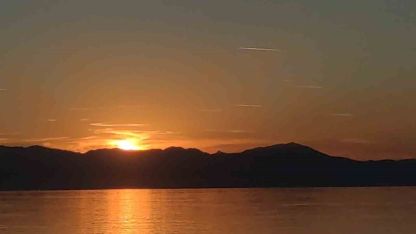 Van semalarında kartpostallık akşam: Uçaklar, kuşlar ve kızıl günbatımı büyüledi