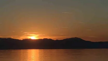 Van semalarında kartpostallık akşam: Uçaklar, kuşlar ve kızıl günbatımı büyüledi