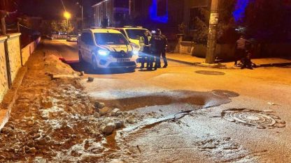 Erzincan'da yeni asfaltlanan bölümde göçük oluştu