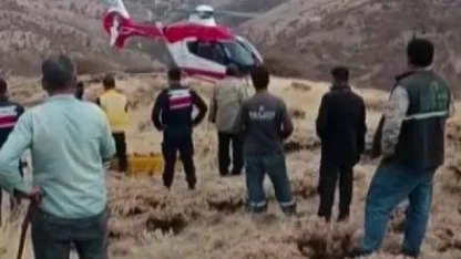Malatya’da uçuruma yuvarlanan şahsın helikopterle sevk anları kamerada