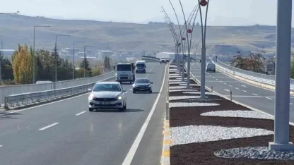 Van trafiğine yeni nefes: Edremit Köprülü Kavşağı trafiğe açıldı