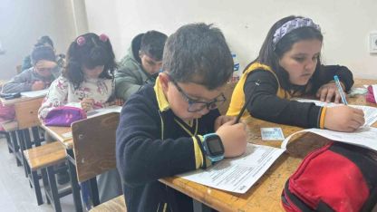 Vanlı öğrenciler ve yetişkinler kitap okuma yarışmasında buluştu