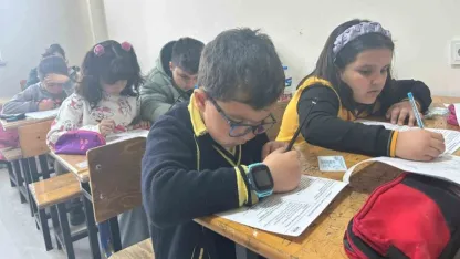 Vanlı öğrenciler ve yetişkinler kitap okuma yarışmasında buluştu