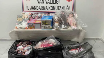 Başkale'de kaçak eşya ve gıda maddesi ele geçirildi