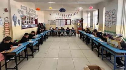 Demirkent TOKİ Öğrencilerinden 29 Ekim İlkokulu’na kitap kardeşliği