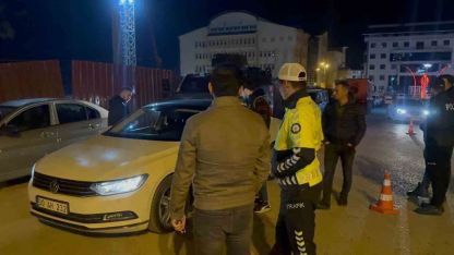 Polis Hakkari’de eş zamanlı huzur ve güven denetimi gerçekleştirdi