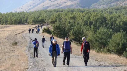 Doğal güzelliklerin içinde 16 km yürüdüler