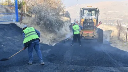 Yeşilyurt Belediyesi, Banazı’nın yollarını yeniliyor