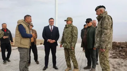 Şehit arkadaşlarının hatırasına 2 bin 400 rakımlı tepeye ağaç diktiler